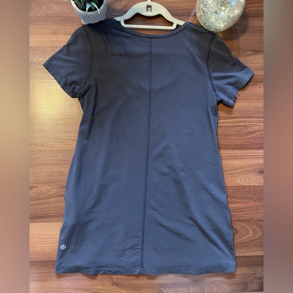 Lululemon Tee Shirt 👚 With Cute Pockets Grey - Picture 4 of 5